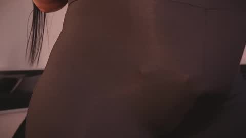 Snapshot of salomekross_ chatting on 09/25/25, 04:27 Salome Kross online show from 09/25/25, 04:27