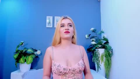 Salome Larzon online show from 04/27/26, 11:03