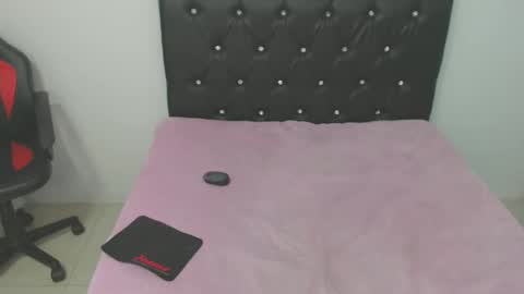 Snapshot of salomeswet chatting on 01/08/25, 01:00 martina online show from 01/08/25, 01:00
