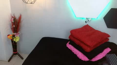 Snapshot of salomeswet chatting on 01/11/25, 09:57 martina online show from 01/11/25, 09:57