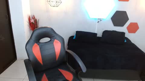 Snapshot of salomeswet chatting on 02/26/25, 01:43 martina online show from 02/26/25, 01:43