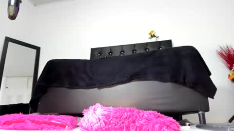 Snapshot of salomeswet chatting on 06/25/26, 05:07 martina online show from 06/25/26, 05:07