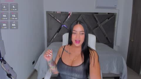 Snapshot of salommecruz01 chatting on 11/30/25, 10:25 Salomme Cruz online show from 11/30/25, 10:25