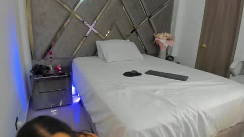 Salomme Cruz online show from 04/15/26, 05:03