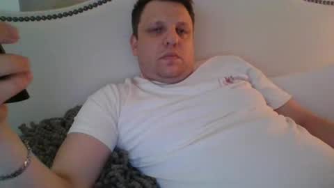 Snapshot of salsbud2022 chatting on 02/12/25, 02:21 salsbud2022 online show from 02/12/25, 02:21