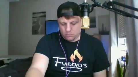 Snapshot of salsbud2022 chatting on 02/23/25, 10:17 salsbud2022 online show from 02/23/25, 10:17