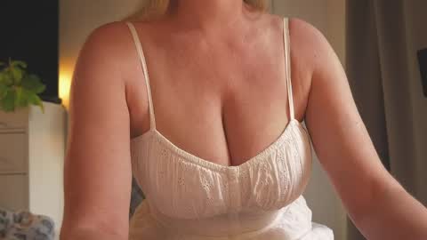 IsaBella-  online show from 05/21/26, 10:11