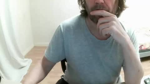 Snapshot of saltimbanquier chatting on 01/17/25, 02:50 Saltimbanquier Salt ou Banquier online show from 01/17/25, 02:50