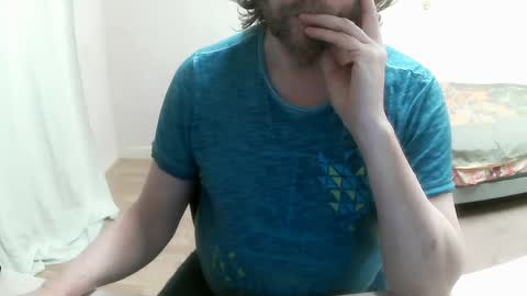 Snapshot of saltimbanquier chatting on 02/14/25, 03:58 Saltimbanquier Salt ou Banquier online show from 02/14/25, 03:58