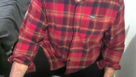 Snapshot of saltydogg chatting on 12/31/24, 02:25 Saltyy online show from 12/31/24, 02:25