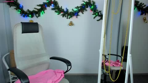 Snapshot of salut_love chatting on 12/07/24, 10:34 Ruby online show from 12/07/24, 10:34