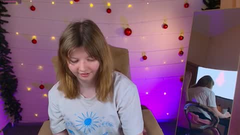 Snapshot of salut_love chatting on 12/20/24, 03:31 Ruby online show from 12/20/24, 03:31