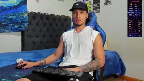 Snapshot of salvatore_dereck chatting on 12/06/24, 01:18 online show from 12/06/24, 01:18
