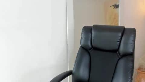 Snapshot of salvatore_monterey chatting on 10/15/25, 08:53 salvatore online show from 10/15/25, 08:53