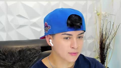 Snapshot of sam_daves_ chatting on 11/27/25, 02:52 Sam online show from 11/27/25, 02:52