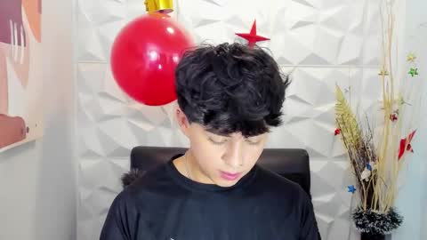 Snapshot of sam_daves_ chatting on 12/17/25, 01:06 Sam online show from 12/17/25, 01:06