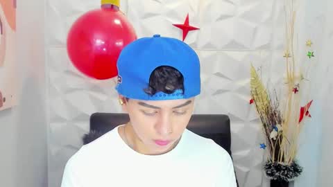 Snapshot of sam_daves_ chatting on 12/18/25, 01:06 Sam online show from 12/18/25, 01:06