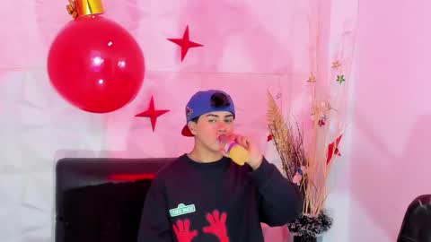 Snapshot of sam_daves_ chatting on 12/19/25, 01:18 Sam online show from 12/19/25, 01:18