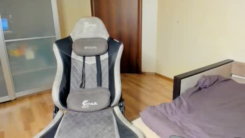 Snapshot of sam_huston18 chatting on 10/29/25, 10:00 BACK IN 2 WEEKS online show from 10/29/25, 10:00