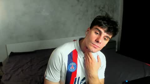 Snapshot of sam_huston18 chatting on 06/18/26, 01:48 BACK IN 2 WEEKS online show from 06/18/26, 01:48