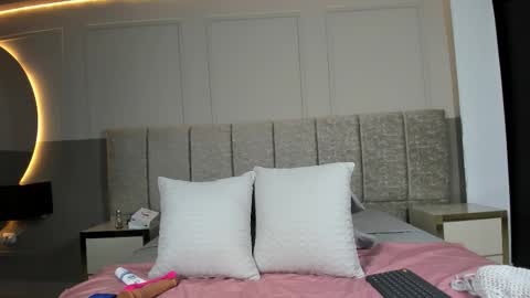 Snapshot of sam_naughtyy8 chatting on 11/15/25, 11:40 Sanem online show from 11/15/25, 11:40