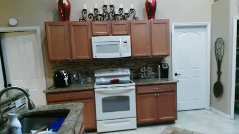 Snapshot of sam_papithebarber chatting on 01/18/25, 09:34 sam_papithebarber online show from 01/18/25, 09:34