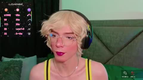 Snapshot of sam_russo chatting on 09/17/25, 07:54 Sam online show from 09/17/25, 07:54