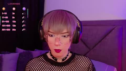 Snapshot of sam_russo chatting on 10/16/25, 07:42 Sam online show from 10/16/25, 07:42