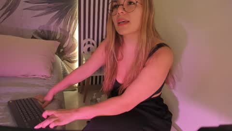 Samaantha  online show from 02/11/26, 11:37