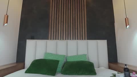   online show from 12/14/25, 12:32