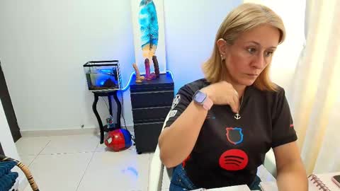 Snapshot of samanta_stone69 chatting on 10/21/25, 09:59 Samanta Stone online show from 10/21/25, 09:59