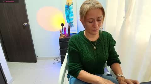 Snapshot of samanta_stone69 chatting on 11/26/25, 09:38 Samanta Stone online show from 11/26/25, 09:38