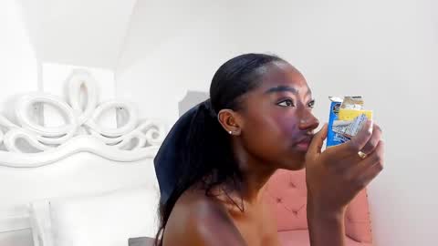 Snapshot of samantamarquez chatting on 02/17/25, 10:36 Samanta online show from 02/17/25, 10:36