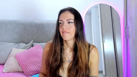 Snapshot of samantha_ferrec chatting on 12/18/24, 03:15 Samantha Ferrec online show from 12/18/24, 03:15
