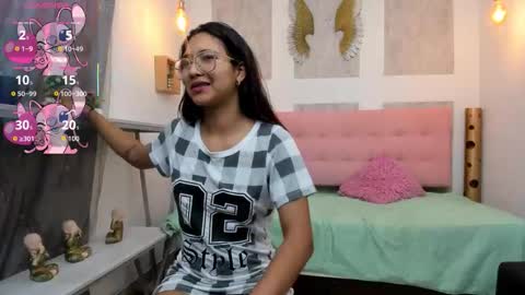 Snapshot of samantha_fox8 chatting on 11/09/25, 11:41 online show from 11/09/25, 11:41