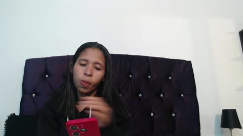 Snapshot of samantha_fox_squirt chatting on 01/21/25, 02:11 lizzy online show from 01/21/25, 02:11