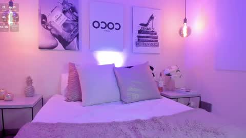 Snapshot of samantha_hotly chatting on 10/18/25, 06:30 Samantha online show from 10/18/25, 06:30