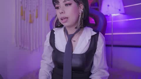 Snapshot of samantha_owen_ chatting on 10/31/25, 06:20 SAMY online show from 10/31/25, 06:20