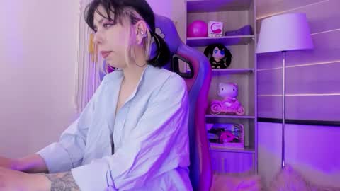 Snapshot of samantha_owen_ chatting on 11/13/25, 06:18 SAMY online show from 11/13/25, 06:18