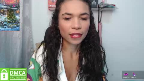 Snapshot of samanthaa_queen chatting on 12/13/24, 11:02 sam online show from 12/13/24, 11:02