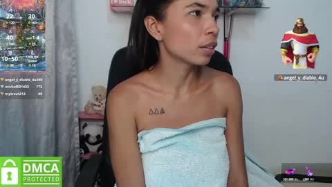 Snapshot of samanthaa_queen chatting on 12/30/24, 02:30 sam online show from 12/30/24, 02:30