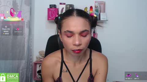 Snapshot of samanthaa_queen chatting on 09/25/25, 10:52 sam online show from 09/25/25, 10:52