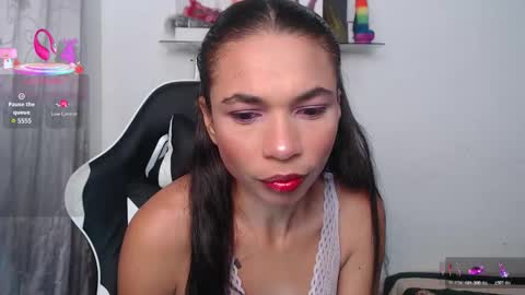 Snapshot of samanthaa_queen chatting on 11/12/25, 11:21 sam online show from 11/12/25, 11:21