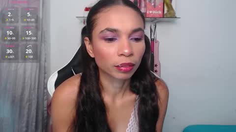 Snapshot of samanthaa_queen chatting on 11/21/25, 11:42 sam online show from 11/21/25, 11:42