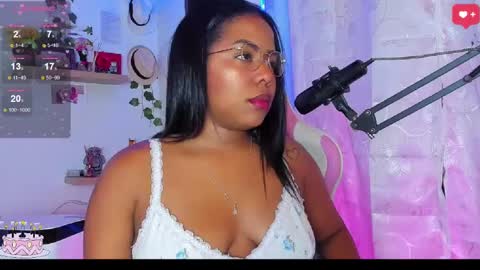 Snapshot of samanthabloom570089 chatting on 03/07/25, 01:42 Samantha Bloom  online show from 03/07/25, 01:42