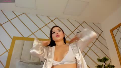 Snapshot of samanthaclay chatting on 03/04/25, 07:54 online show from 03/04/25, 07:54