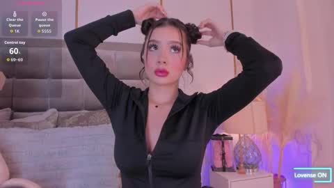 Snapshot of samanthaclay chatting on 10/07/25, 07:33 online show from 10/07/25, 07:33