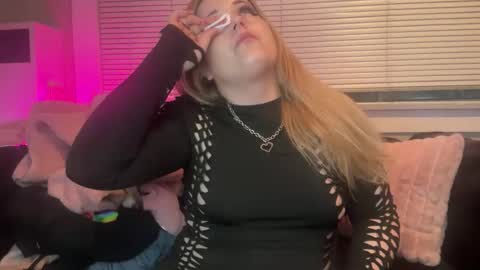 Snapshot of samanthafever chatting on 12/01/25, 02:49 samanthafever online show from 12/01/25, 02:49