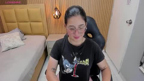 Snapshot of samanthafiore1 chatting on 02/16/26, 12:23 online show from 02/16/26, 12:23