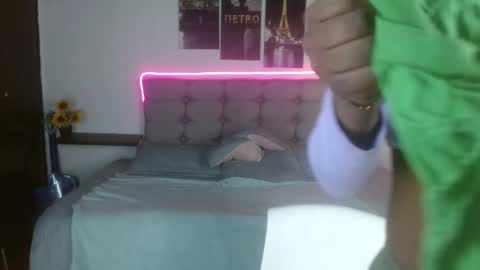 Snapshot of samara_roxx chatting on 10/18/25, 02:58 samara_roxx online show from 10/18/25, 02:58